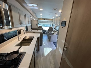 El Más Vendido: Nuevo Moderno - USADO 2027 Th-or Pa-la-zzo 33.6 Listo para Enviar con Entrega a Domicilio - Product Image 3