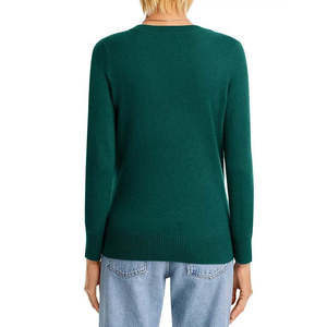 Suéter Aqua Cashmere 100% Tejido con Cuello en V, Cachemira Transpirable con Logotipo Frontal y Estampado para Otoño/Invierno - Product Image 5