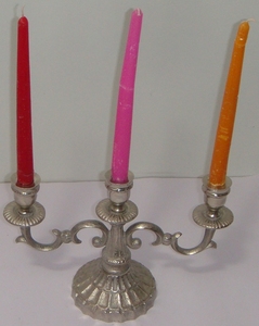 Candelabro de 3 Brazos Plateado Antiguo, Portavelas de Metal para Eventos de Lujo, Fiestas y Decoración de Mesa de Comedor - Product Image 1