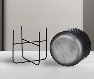 Maceta redonda de metal de lujo hecha a mano con soporte para decoración de sala de estar y decoración de jardín - Product Image 2