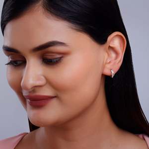 Boucles d'oreilles en or Elixir avec diamant J-Hoop - Product Image 2