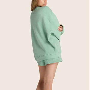 ชุดสเวตเตอร์ฤดูหนาวของผู้หญิงแบบสั่งทำปักโลโก้สไตล์สตรีทเสื้อวอร์มลำลองแบบสั้น2ชิ้นชุดผ้าโพลีเอสเตอร์100% จากโรงงาน - Product Image 4