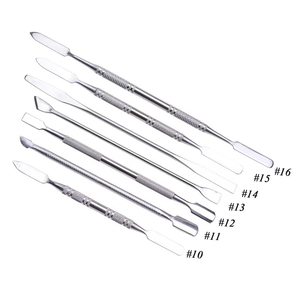 Ensemble professionnel de pousse-cuticules et de coupe-ongles en acier inoxydable léger et réutilisable - Outil de manucure durable à double usage - Product Image 3