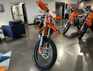 Nouvelles KTM 300 XCW Champion Editions 2025 de haute qualité, légères, à haute efficacité et propulsées à la main - Product Image 4