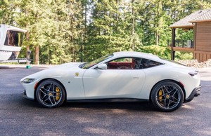 2023 Ferr-arIi R o m a Twin-Turbo V8, BianNco Avus Over Rosso Fer-rariI d'occasion - Product Image 4