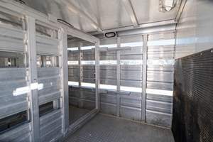 Remolque para Ganado 2025 al Por Mayor de Fábrica, Económico, con Paredes Laterales Desmontables, para Ovejas, Caballos y Vacas, 3 Ejes, con Valla - Product Image 6