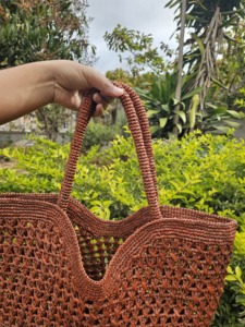 Bolso Tote Bohemio de Ganchillo para Mujer, Diseño Calado a Rayas, Estilo Casual de Playa, Hecho a Mano, Artesanal, de Rafia Natural - Product Image 4