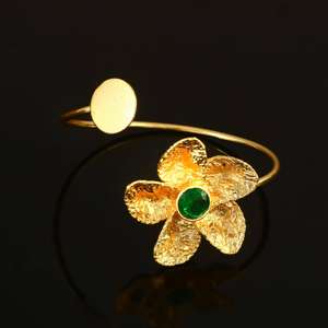 Brazaletes abiertos de diseño de estilo europeo y americano, pulsera abierta para mujer con forma de flor que no se desvanece, Latón chapado en oro de 18 quilates - Product Image 2