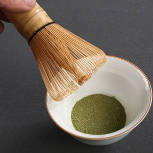 Batidor de Bambú Blanco Hecho a Mano, Chasen de Bambú Morado Orgánico, Herramienta de Té Portátil y Reutilizable - Product Image 3