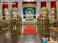 Magnifique scène de Walima musulmane sur le thème d'or Configuration de la réception sur le thème de l'or Mariage musulman Golden Touch Scène de réception de mariage