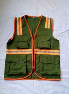 เสื้อกั๊กทำงานปรับแต่งได้สำหรับทุกเพศคุณภาพสูงผ้าขนแกะกันลมสั่งทำกระดุมโลโก้ขนาดพิเศษสำหรับสวมใส่ด้านนอกในฤดูใบไม้ผลิ - Product Image 3