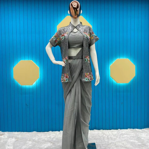 ชุดส่าหรีผ้าไหมสำเร็จรูป ดีไซน์หรูหรา พร้อมเสื้อคลุม (KOTI) และเสื้อปักลายสำเร็จรูป สไตล์ลำลอง ยืดหยุ่นได้ - Product Image 1