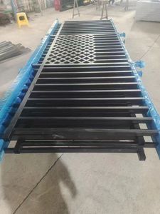 Clôture métallique de haute qualité de 6 pieds pour l'extérieur, ornements de conception moderne pour les chantiers de construction de rails, vente en gros d'usine en provenance d'Inde - Product Image 6