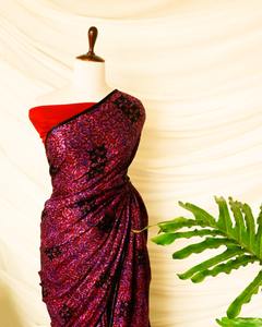 Sari en organza de soie de marque UDDUP avec imprimé numérique Lahariya pour les occasions festives, cadeau de Deepawali, fabriqué à la main en Inde, unisexe - Product Image 3