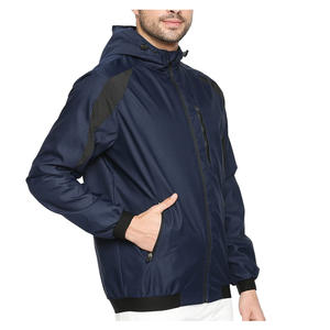 Vestes d'hiver softshell unisexes personnalisées, vêtements de sport décontractés coupe-vent légers à col montant pour hommes et femmes - Product Image 4