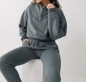 Conjunto de chándal de cuello redondo de 2 piezas negro unisex, chándal de algodón transpirable para hombres y mujeres, ropa deportiva de invierno ecológica - Product Image 1