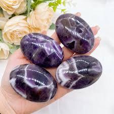 Calidad de estrella en Soha Agate Palmstone de cristal de amatista púrpura natural pulido alto para Reiki y meditación a la venta - Product Image 2