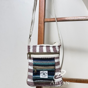 Vente en gros de sacs à bandoulière en chanvre naturel faits à la main sac à bandoulière écologique avec deux poches zippées sur le devant sacs à bandoulière de voyage Boho - Product Image 1
