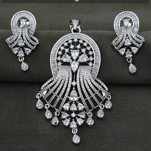 ชุดจี้ทองเหลืองขัดเงาสีขาวทันสมัยสำหรับผู้หญิงเพชรอเมริกันงานเลี้ยงฉลองวันหมั้นงานแต่งงานของขวัญที่ยอดเยี่ยม - Product Image 1