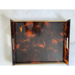 Plateau en corne de qualité supérieure avec poignées en métal doré pour une présentation gracieuse des aliments, parfait pour les fêtes de maisons élégantes et les événements festifs - Product Image 4