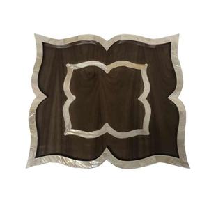 Plateau à chocolat en bois d'acacia fait main avec plateau de service incrusté de nacre Plateau décoratif pour les fêtes du Ramadan - Product Image 1