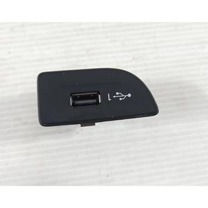 พอร์ต USB สำหรับรถยนต์ AUDI A3 ซีรีส์ (8V1) รุ่น 8V1035726 (ปี 2012-2018) - Product Image 1