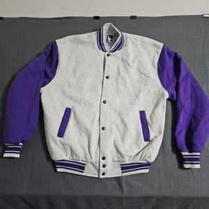 Veste de baseball en gros : corps en laine, manches en cuir, patchs de logo personnalisés, style vintage, boutons-pression, épaisse et chaude - Product Image 1
