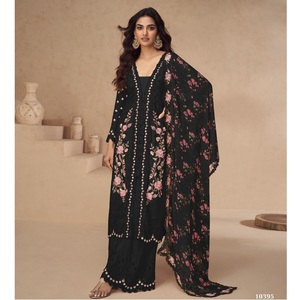 Costume indien traditionnel Salwar Kameez avec broderie lourde et design élégant pour les vêtements de mariage disponibles au meilleur prix - Product Image 1