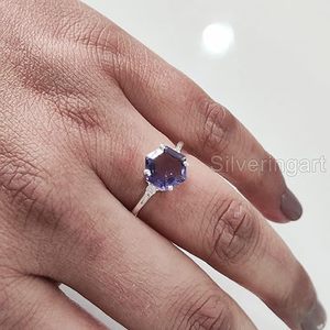 แหวนผู้หญิงพลอยอเมทิสต์ธรรมชาติ หินประจำเดือนกุมภาพันธ์ แหวนสำหรับงานแต่งงาน วันครบรอบ แหวนซ้อนกันได้ เครื่องประดับแหวนเงินแท้ 925 - Product Image 6