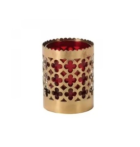 La elegante vela votiva de metal agrega un toque cálido y decorativo a su hogar, eventos o decoración festiva - Product Image 4