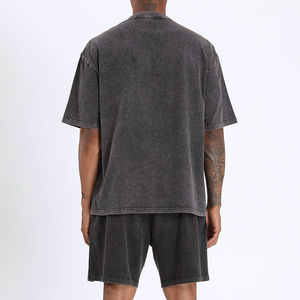 Costume d'été deux pièces pour homme avec logo personnalisé Streetwear Ensemble 2 pièces short et t-shirt délavés à l'acide pour homme - Product Image 5