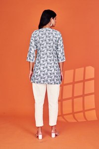 Traditional Style Cotton Blend Quick Dry Embossed Leaf Motif Pattern Print Grey Short Regular Fit All Seasons <b>Kurti</b> for Parties - Product Image 5