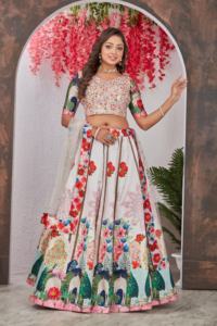 Alta demanda tradicional Rajasthani seda Lehenga Choli con bordado artesanal y Dupatta disponible para asequible - Product Image 4