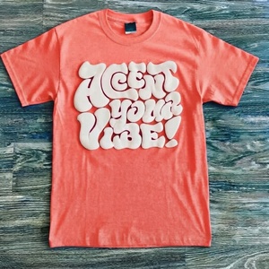 เสื้อยืดแขนสั้นสีเทาสำหรับผู้ชาย พิมพ์ลายพัฟ "I Can't Your Vibe" ที่ด้านหน้า สไตล์ลำลอง ผ้าคอตตอนเจอร์ซีย์ - Product Image 5