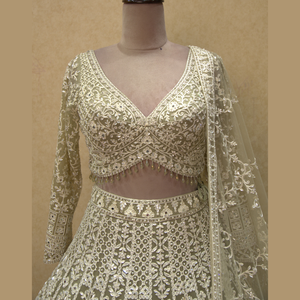 Alta demanda Pista Green Designer Lehenga en red suave con hilo exquisito y espejo hecho a mano de La India a precio al por mayor - Product Image 2