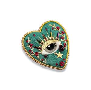 Broches de diamantes de imitación bordados a mano con corazón rojo y ojo, Broches hechos a mano con cuentas de alambre de lingotes, PIN de moda - Product Image 4