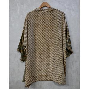 ชุดกิโมโนผ้าไหมอินเดียลาวินาส ทำมือ 100% ลายปะติดปะต่อ คอวี พิมพ์ลายดอกไม้ สวมใส่สบาย ความยาวระดับเข่า ชุดนอนไซส์ใหญ่ สำหรับฤดูใบไม้ร่วง - Product Image 4