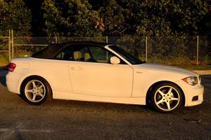 BMW 128i Cabriolet 2011 d'occasion en bon état, boîte manuelle 6 vitesses, pack M Sport, provenance Californie - Product Image 3