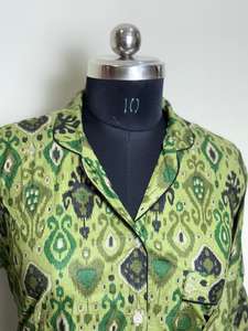 Chemise en coton imprimé Ikat vert pour femme Chemise à manches longues à motif Ikat vert pour femme - Product Image 3