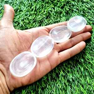 Venta caliente Selenita Preocupación Piedra Roca Cristal Selenita Pulgar Piedra de bolsillo para terapia curativa de Elegant Aga - Product Image 3