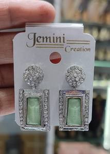 ชุดต่างหูแฟชั่นสำหรับผู้หญิงชุดตุ้มหูคริสตัลใส - Product Image 4