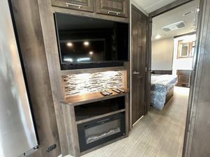 Autocaravana Usada 2020 E-n-t-e-g-r-a C-o-a-c-h E-m-b-l-e-m 36U Ajustable de un Solo Lado con un Dormitorio, Euro 6 4-6 - Product Image 2