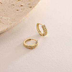 Boucles d'oreilles clous en argent sterling 925 plaqué or 14 carats, nacre et émail, petit soleil en zircon, boucles d'oreilles célestes pour tous les jours - Product Image 4