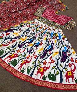 Lo último en tela de terciopelo de trabajo bordado pesado de diseñador Ne, Lehenga Choli nupcial para boda femenina india y ropa de matrimonio - Product Image 6