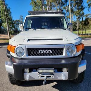 รถยนต์โตโยต้า เอฟเจ ครุยเซอร์ ปี 2014 สภาพใหม่เอี่ยม - Product Image 3