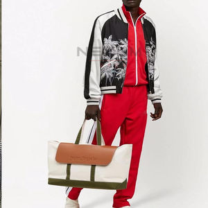 Veste universitaire marron personnalisée avec service OEM Veste Varcity en laine de luxe très vendue avec manches blanches Veste Varcity de haute qualité - Product Image 2