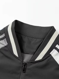 แจ็คเก็ตวาร์ซิตี้ผู้ชายคลาสสิกแบบใหม่ปี 2026 ขายส่ง สไตล์ลำลองสำหรับนักศึกษา พร้อมโลโก้สั่งทำ ผ้าฝ้าย 100% เนื้อนุ่ม ดีไซน์ทันสมัย - Product Image 3