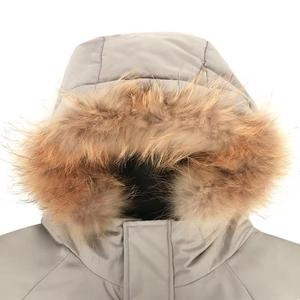 Veste matelassée OEM kaki avec logo personnalisé Veste d'hiver matelassée avec cordon de serrage et fermeture à capuche en fausse fourrure pour femmes - Product Image 5