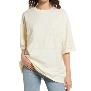 Las camisetas de gran tamaño para mujer están hechas para un estilo cómodo y seguro en camisetas de mujer de gran tamaño - Product Image 1