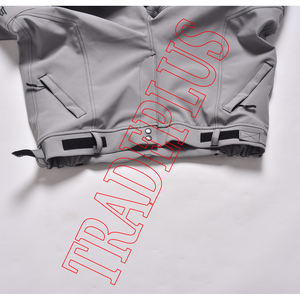 กางเกงกันหิมะกันน้ำสีเทาอ่อนใช้งานได้ทนทานพร้อมเปลือกนอกกันลมบุขนแกะให้ความอบอุ่นและกระเป๋าใส่ของได้หลายแบบ - Product Image 3